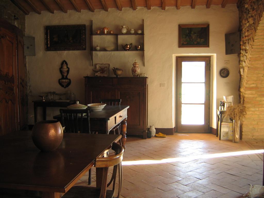 Agriturismo Il Casalino Pari Eksteriør bilde