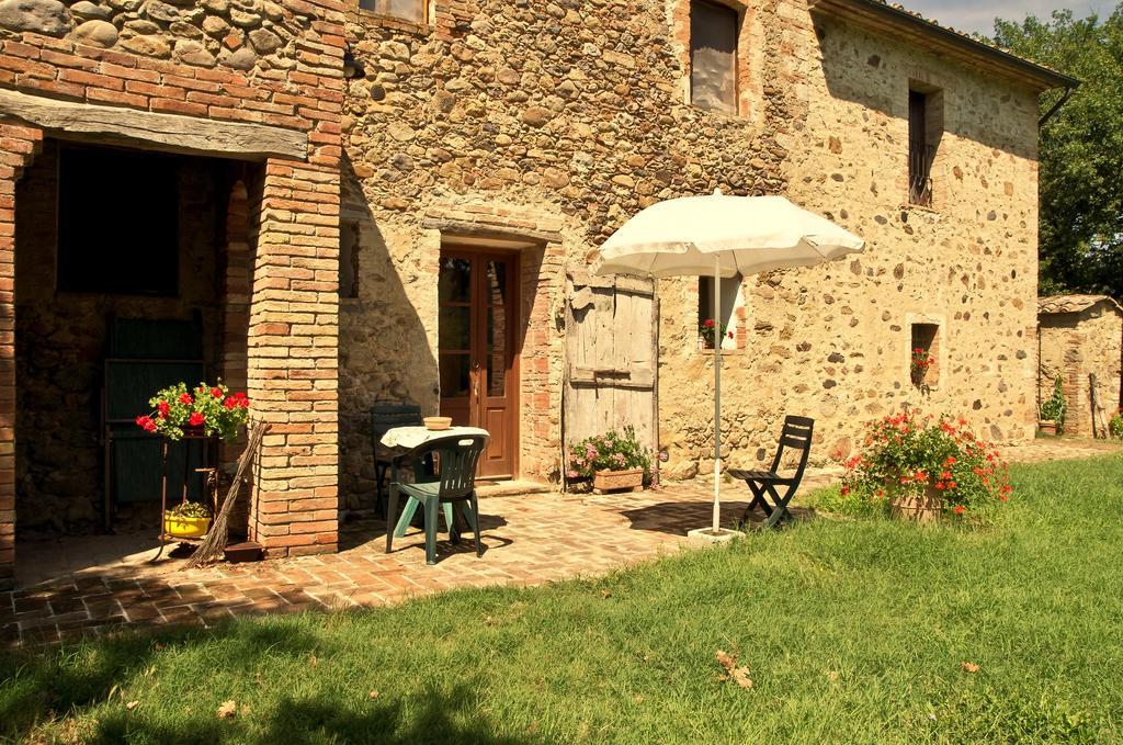 Agriturismo Il Casalino Pari Eksteriør bilde